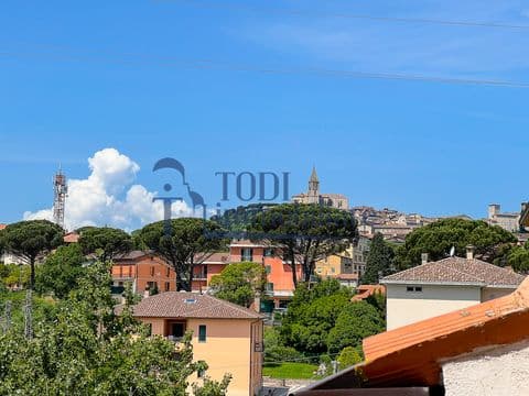 Todi Periferia - appartamento comodo ai servizi