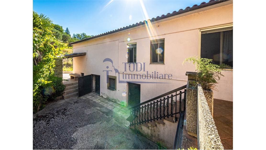 Porzione di Casa in Vendita a Todi (PG)