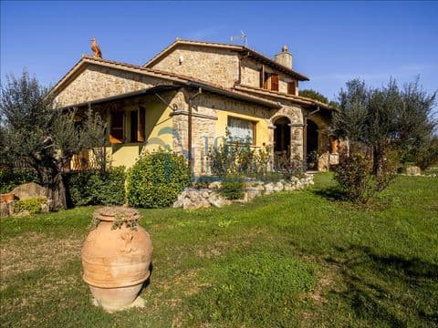 Splendido Casale 250 mq  con  3.200 mq di Terreno