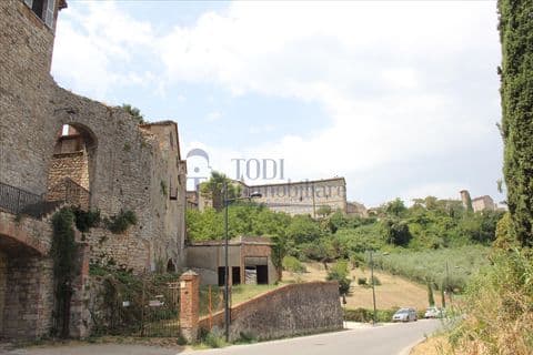 Porzione di fabbricato con corte esclusiva.