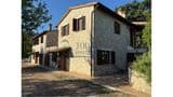Caratteristica Casa di Campagna ristrutturata con 9 ha di Terreno