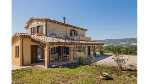 Splendida Villa 300 Mq ecosostenibile, vista Todi
