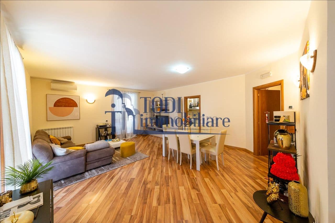 Porzione di Casa in Vendita a Todi (PG) SS79bis 3202