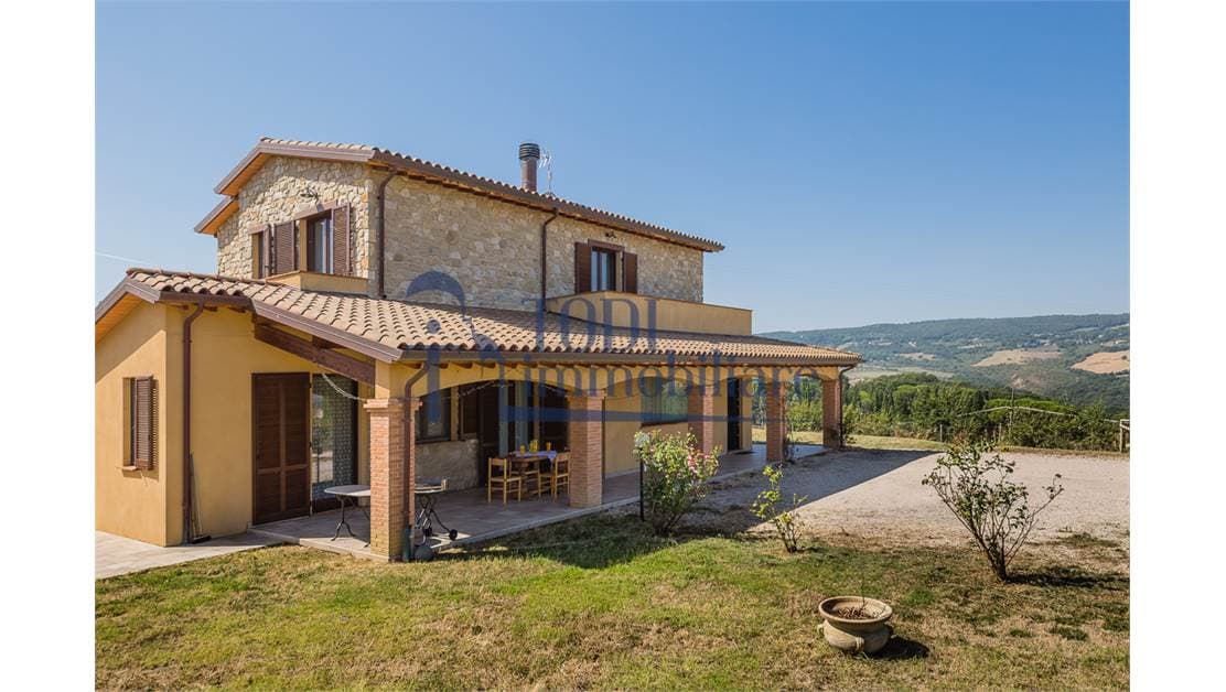 Splendida Villa 300 Mq ecosostenibile, vista Todi