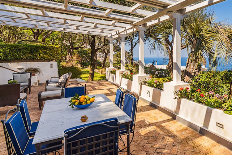 La terrazza della villa di De Sica a Capri