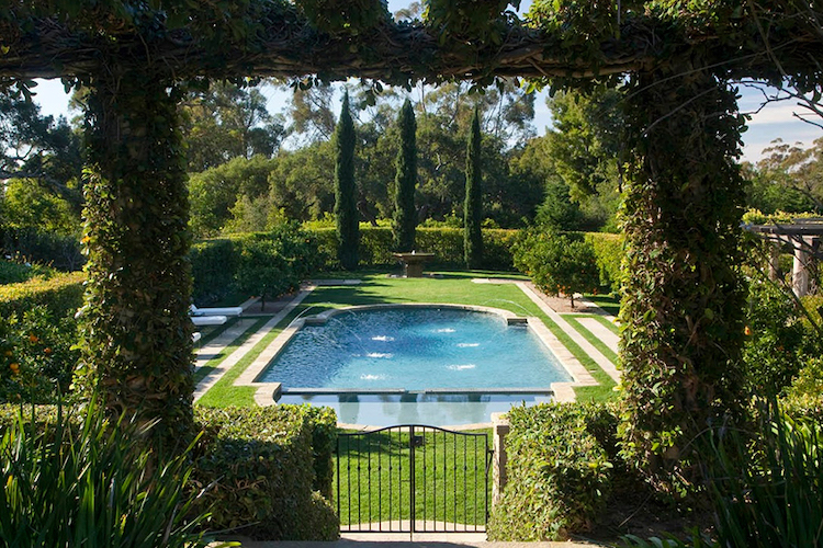 La piscina della villa di Adam Levine