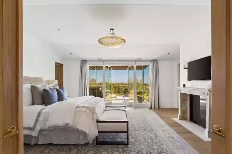 La villa di Michelle Pfeiffer in vendita - la camera da letto