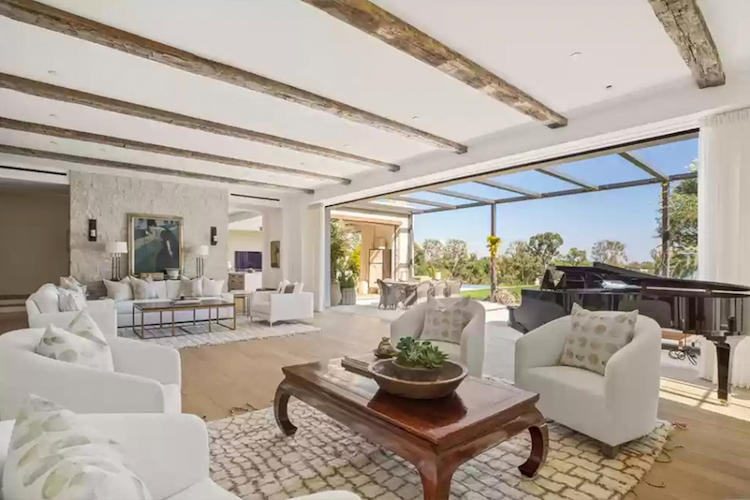 La villa di Michelle Pfeiffer in vendita - il soggiorno