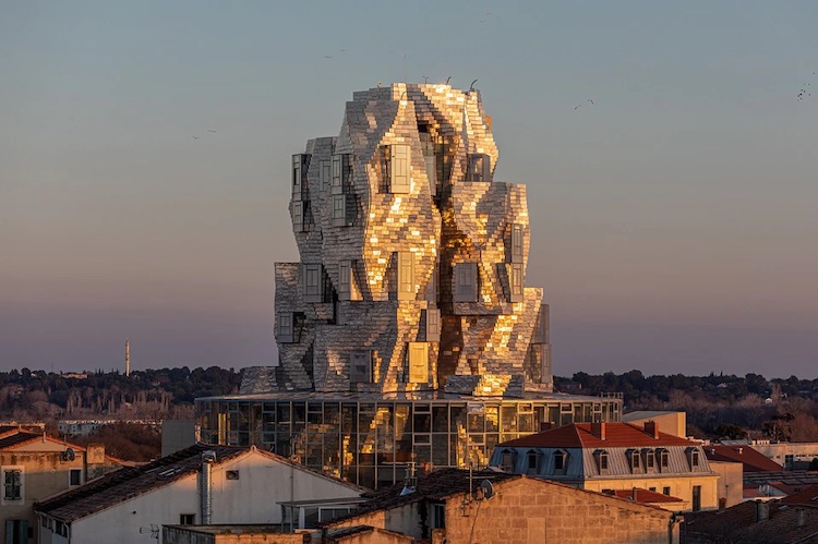 Il grattacielo Fondazione Luma ad Arles