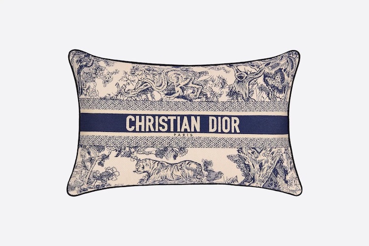 Cuscino Dior Maison ricamato con il motivo Toile de Jouy